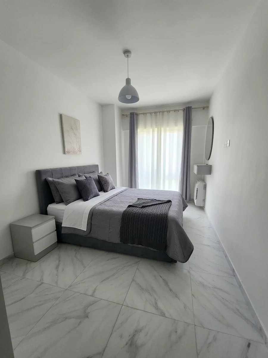 Wygodna sypialnia z widokiem na morze w Blue Oasis